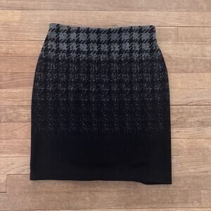 Studio Point Black & Gray Knee Length Houndstooth Pencil Skirt - Sz Medium
 b80